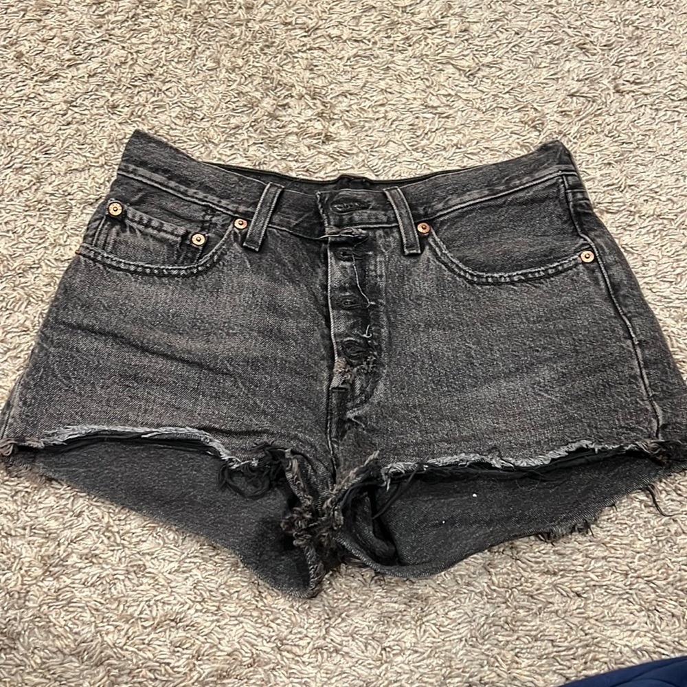 Super comfortable Levi’s charcoal denim shorts, with 4 buttons instead of zipper